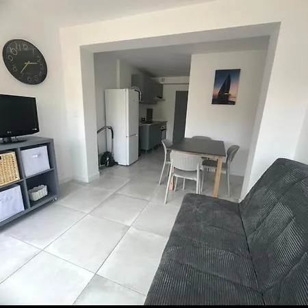 T2 4 Pers 50 M De La Avec Piscine * Le Barcarès