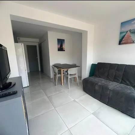 T2 4 Pers 50 M De La Avec Piscine *
